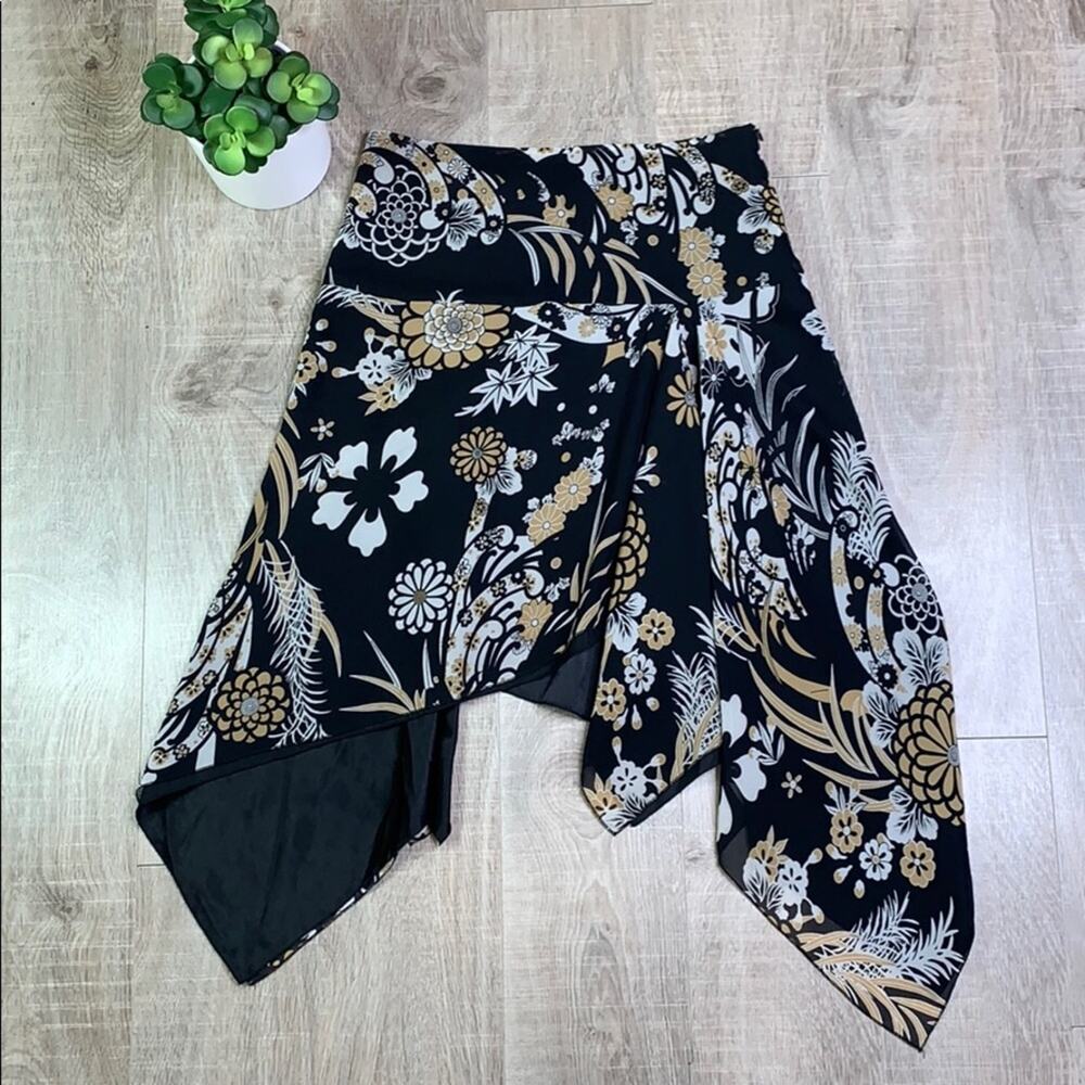 ZOLA GIRL Women's Black Asymmetrical Floral Skirt
